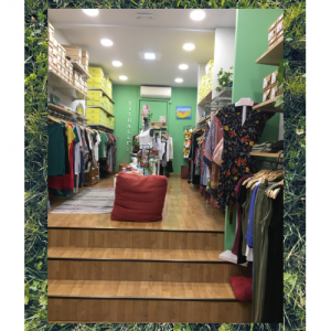 Interior de Collell, tienda de moda sostenible y regalos en Horta