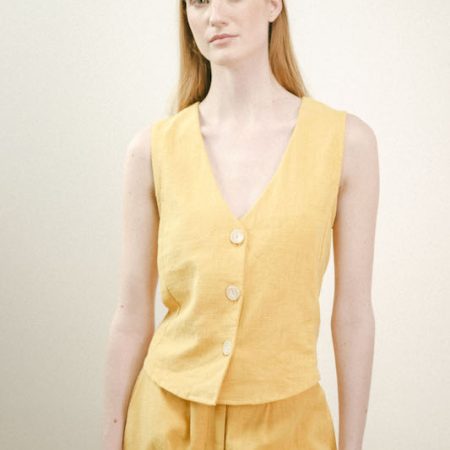 chaleco amarillo pan producto básico