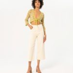 Pantalón surkana tipo jeans elástico crudo pierna ancha largo tobillo