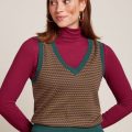 Chaleco V Neck Spencer de King Loui en color Pine Green, confeccionado en 100% algodón orgánico certificado GOTS. Diseño sostenible con ajuste entallado y tejido de punto suave."
