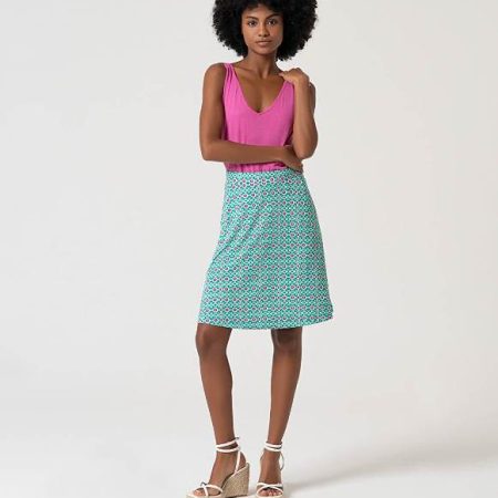 Falda corta estampada en turquesa, fluida y elástica, con bolsillos delanteros y sin cierres. Confeccionada en Modal Aloe Vera, suave y cómoda.