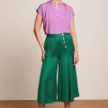 Pantalón Culotte Dallas de King Louie en color liso, con botones frontales y tejido fluido de viscosa LENZING™ ECOVERO™ y lino.