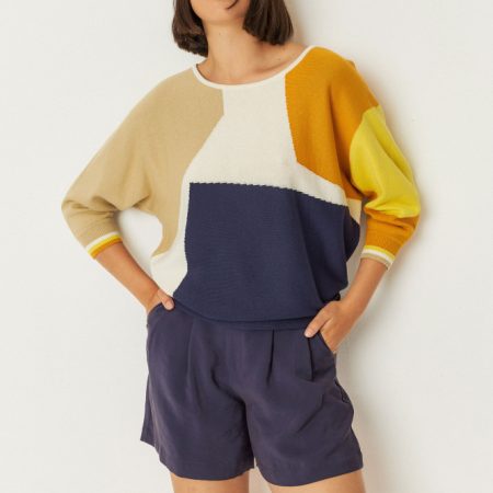 Jersey de algodón ecológico Naike-GOTS de SKFK con manga murciélago, cuello redondo y acabados en canalé, color natural.