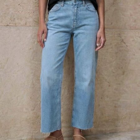 Pantalón recto tobillero azul celeste de Surkana con cinco bolsillos