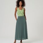 Maxi falda amplia verde botella de tejido fluido de Surkana